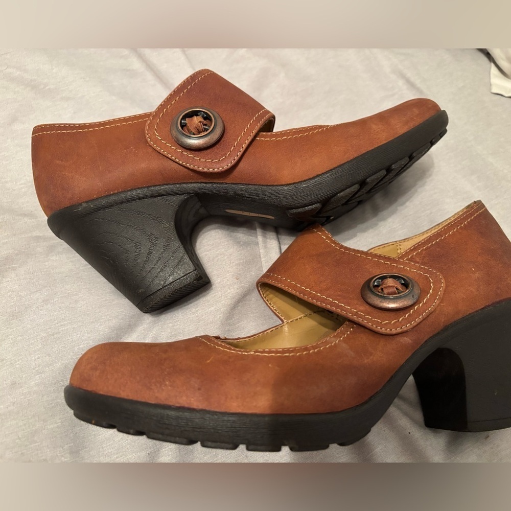 Softspots Mary Jane Artsy Comfort Heels Whiskey Suede 9